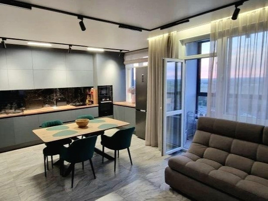 Продам трехкомнатную (3-комн.) квартиру, Земнухова ул, 3, Рязань г