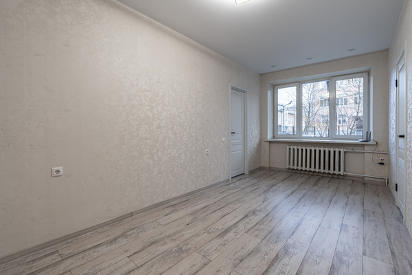 Продам двухкомнатную (2-комн.) квартиру, Гагарина ул, 10, Казань г