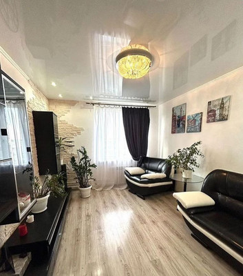 Продам трехкомнатную (3-комн.) квартиру, Л.Иванихиной ул, 1, Калининград г