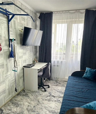 Продам трехкомнатную (3-комн.) квартиру, Л.Иванихиной ул, 1, Калининград г