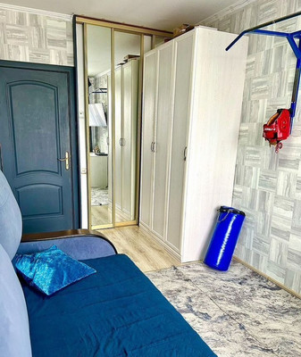 Продам трехкомнатную (3-комн.) квартиру, Л.Иванихиной ул, 1, Калининград г