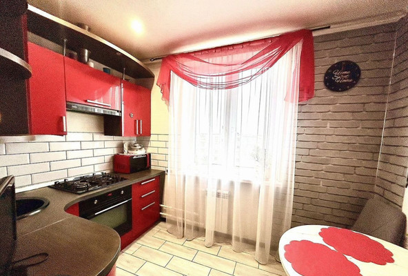 Продам трехкомнатную (3-комн.) квартиру, Л.Иванихиной ул, 1, Калининград г