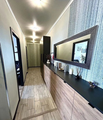 Продам трехкомнатную (3-комн.) квартиру, Л.Иванихиной ул, 1, Калининград г