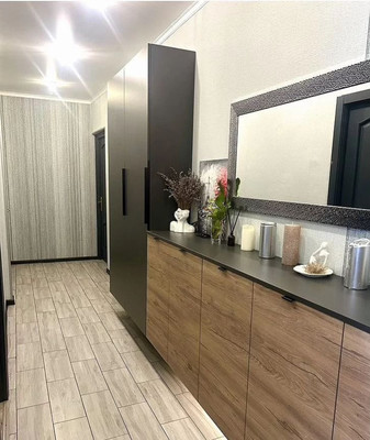 Продам трехкомнатную (3-комн.) квартиру, Л.Иванихиной ул, 1, Калининград г