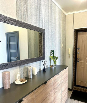 Продам трехкомнатную (3-комн.) квартиру, Л.Иванихиной ул, 1, Калининград г