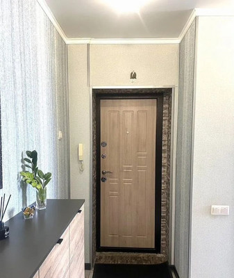 Продам трехкомнатную (3-комн.) квартиру, Л.Иванихиной ул, 1, Калининград г