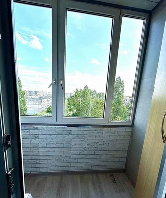 Продам трехкомнатную (3-комн.) квартиру, Л.Иванихиной ул, 1, Калининград г