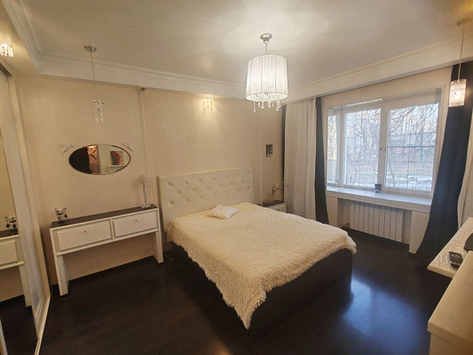 Сдам трехкомнатную (3-комн.) квартиру, Предтеченская ул, 16к5, Великий Новгород г