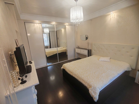 Сдам трехкомнатную (3-комн.) квартиру, Предтеченская ул, 16к5, Великий Новгород г