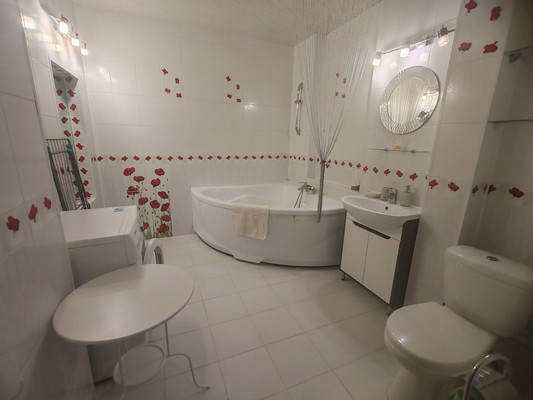 Сдам трехкомнатную (3-комн.) квартиру, Предтеченская ул, 16к5, Великий Новгород г