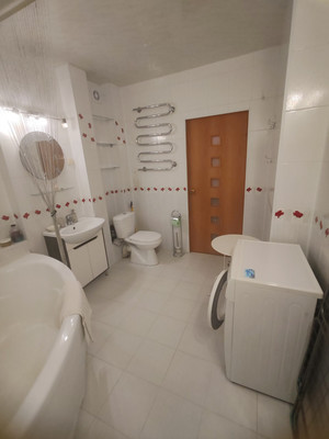 Сдам трехкомнатную (3-комн.) квартиру, Предтеченская ул, 16к5, Великий Новгород г