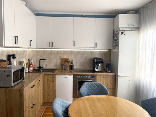 Продам трехкомнатную (3-комн.) квартиру, Парижской Коммуны ул, 44, Красноярск г