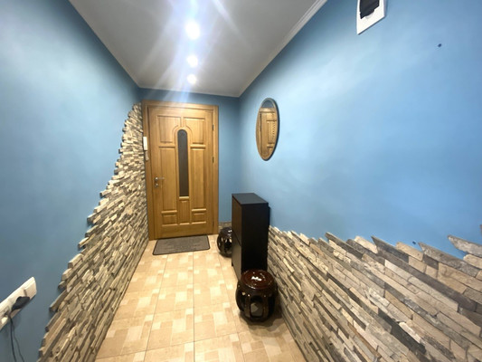 Продам трехкомнатную (3-комн.) квартиру, Парижской Коммуны ул, 44, Красноярск г