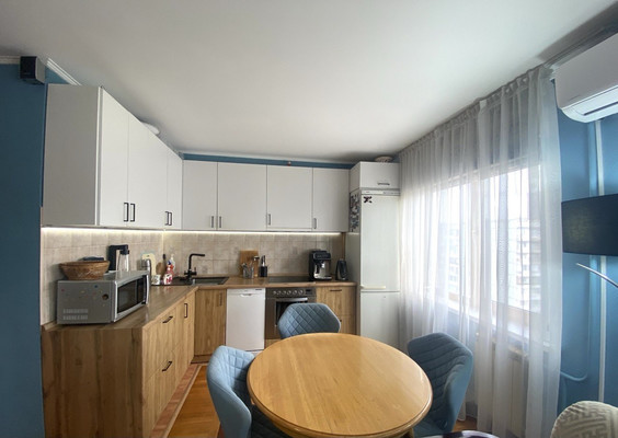 Продам трехкомнатную (3-комн.) квартиру, Парижской Коммуны ул, 44, Красноярск г