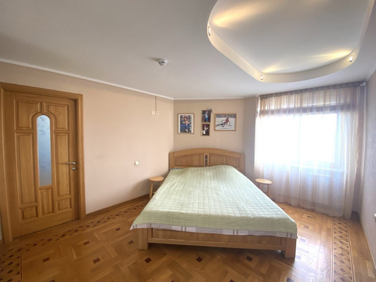 Продам трехкомнатную (3-комн.) квартиру, Парижской Коммуны ул, 44, Красноярск г