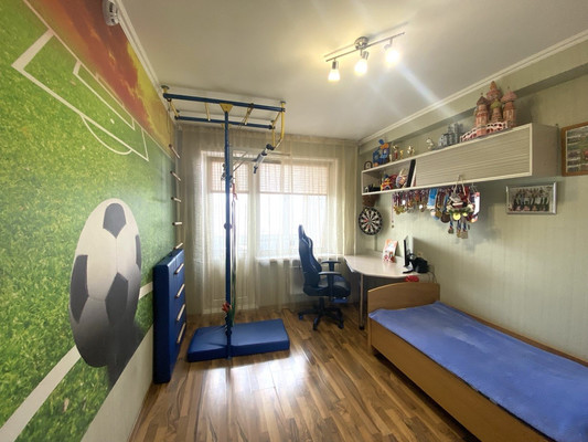 Продам трехкомнатную (3-комн.) квартиру, Парижской Коммуны ул, 44, Красноярск г