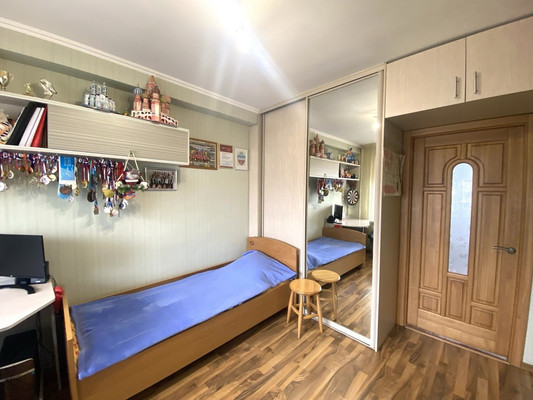 Продам трехкомнатную (3-комн.) квартиру, Парижской Коммуны ул, 44, Красноярск г