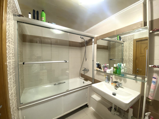 Продам трехкомнатную (3-комн.) квартиру, Парижской Коммуны ул, 44, Красноярск г