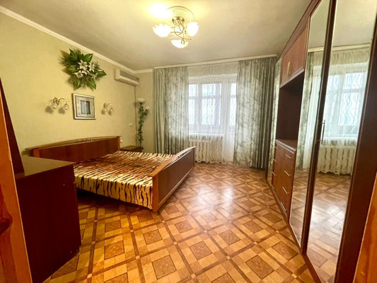 Продам трехкомнатную (3-комн.) квартиру, 5-я Линия ул, 21, Армавир г