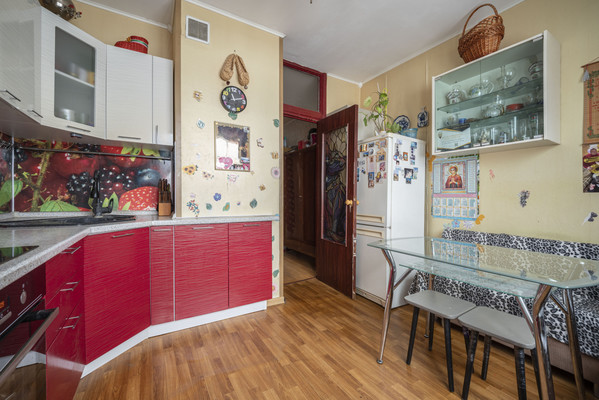 Продам многокомнатную квартиру, Маршала Кожедуба ул, 14, Москва г