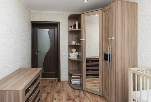 Продам трехкомнатную (3-комн.) квартиру, Комбинатская ул, 38, Тюмень г