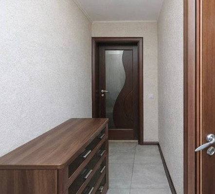 Продам трехкомнатную (3-комн.) квартиру, Комбинатская ул, 38, Тюмень г