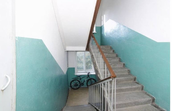 Продам трехкомнатную (3-комн.) квартиру, Комбинатская ул, 38, Тюмень г