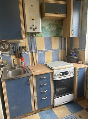 Продам трехкомнатную (3-комн.) квартиру, 19, Калининец рп