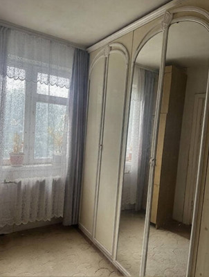 Продам трехкомнатную (3-комн.) квартиру, 19, Калининец рп