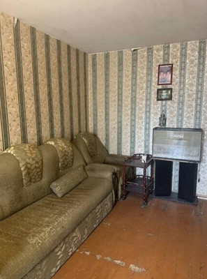 Продам трехкомнатную (3-комн.) квартиру, 19, Калининец рп