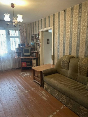 Продам трехкомнатную (3-комн.) квартиру, 19, Калининец рп