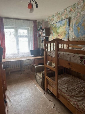 Продам трехкомнатную (3-комн.) квартиру, 19, Калининец рп