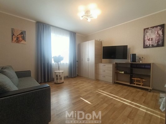 Сдам однокомнатную (1-комн.) квартиру, Ленинградская ул, 1к2 стр 1, Парголово п