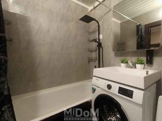 Сдам однокомнатную (1-комн.) квартиру, Ленинградская ул, 1к2 стр 1, Парголово п