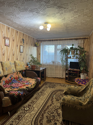 Продам трехкомнатную (3-комн.) квартиру, Ленинградская ул, 7, Сольцы г