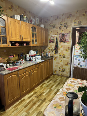 Продам трехкомнатную (3-комн.) квартиру, Ленинградская ул, 7, Сольцы г