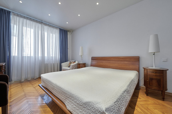 Продам двухкомнатную (2-комн.) квартиру, Скаковая ул, 18, Москва г