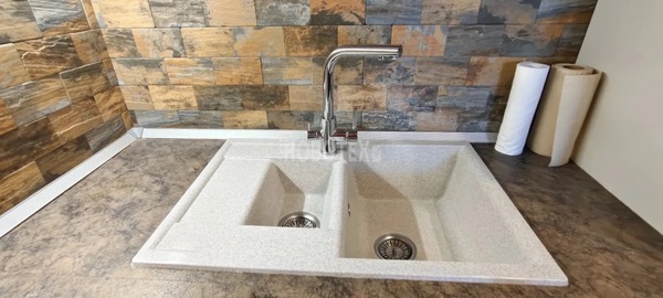 Продам двухкомнатную (2-комн.) квартиру, Ленина ул, 8В, Горячий Ключ г