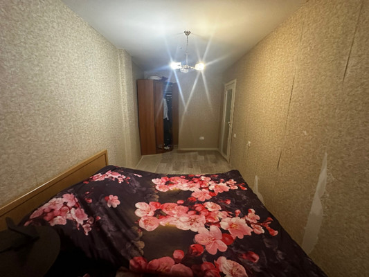 Продам двухкомнатную (2-комн.) квартиру, 7, Просторный мкр