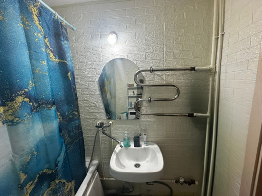 Продам двухкомнатную (2-комн.) квартиру, 7, Просторный мкр