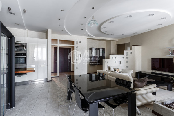 Продам трехкомнатную (3-комн.) квартиру, Коштоянца ул, 20к2, Москва г