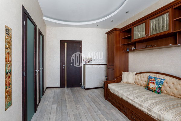 Продам трехкомнатную (3-комн.) квартиру, Коштоянца ул, 20к2, Москва г