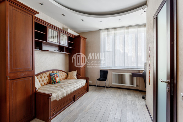 Продам трехкомнатную (3-комн.) квартиру, Коштоянца ул, 20к2, Москва г