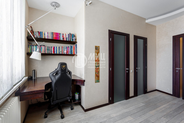 Продам трехкомнатную (3-комн.) квартиру, Коштоянца ул, 20к2, Москва г