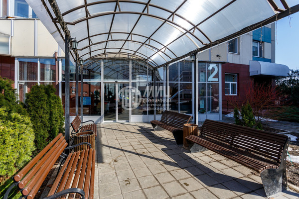 Продам трехкомнатную (3-комн.) квартиру, Коштоянца ул, 20к2, Москва г