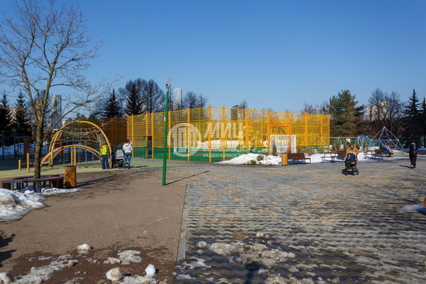 Продам трехкомнатную (3-комн.) квартиру, Коштоянца ул, 20к2, Москва г