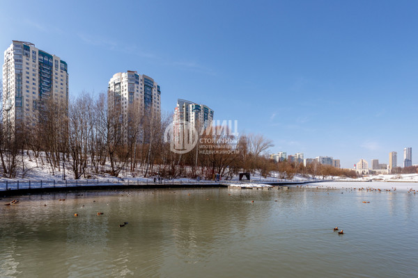 Продам трехкомнатную (3-комн.) квартиру, Коштоянца ул, 20к2, Москва г