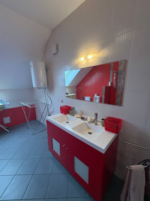 Продам коттедж, Майская ул, 16, Емельяново пгт, 0 км от города