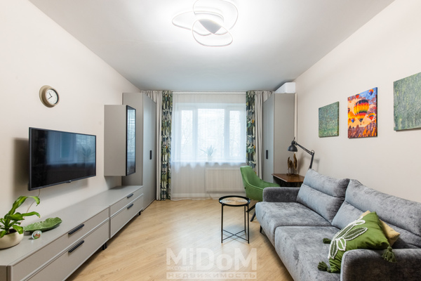 Продам однокомнатную (1-комн.) квартиру, Комендантский пр-кт, 20к2, Санкт-Петербург г