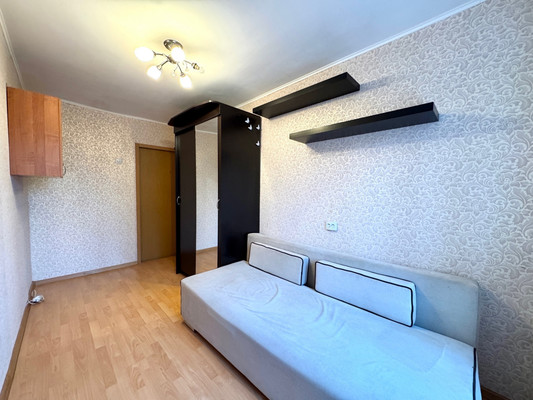 Продам комнату в 5-комн. квартире, Танкиста Хрустицкого ул, 106а, Санкт-Петербург г